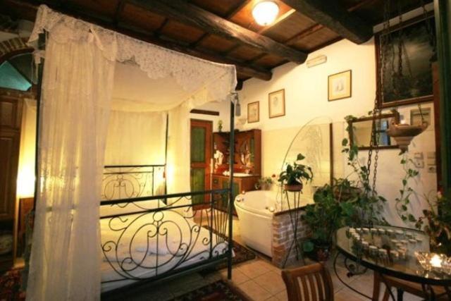 Ifigenia Traditional Rooms & Maisonettes Chania (Crete)