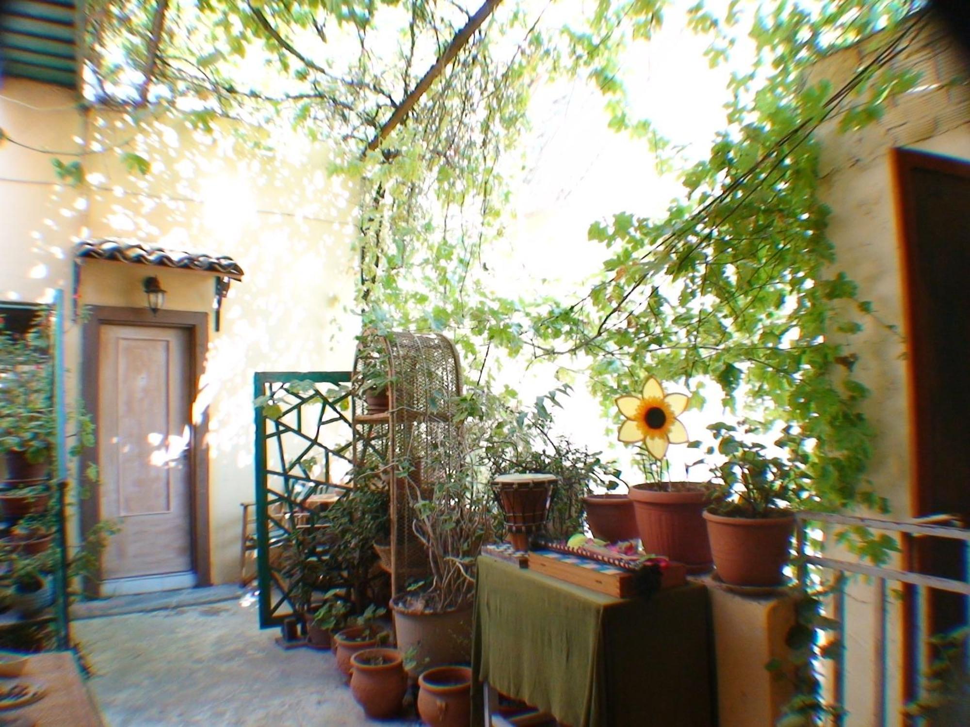 Apartment Earini And *