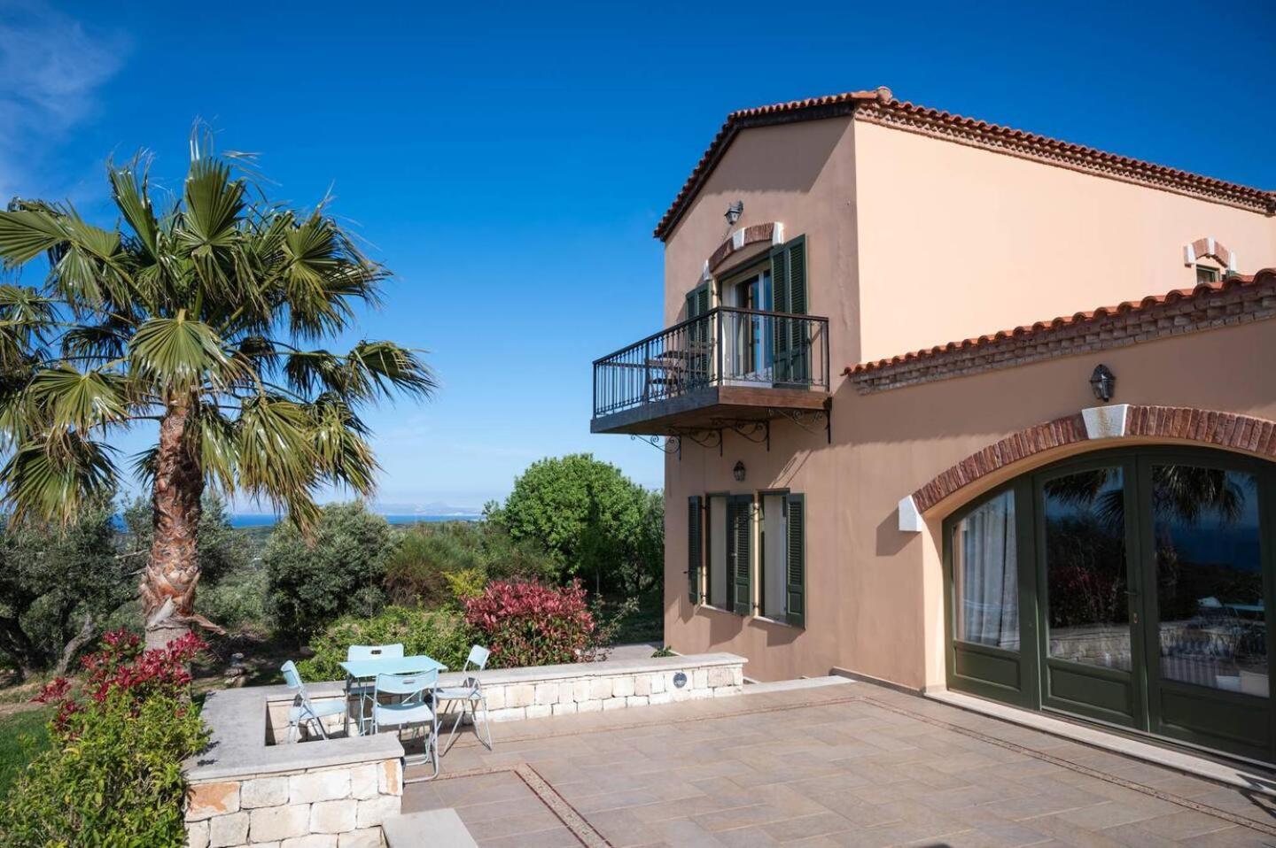 Villa Magea- Rustic Style Picturesque Cretan