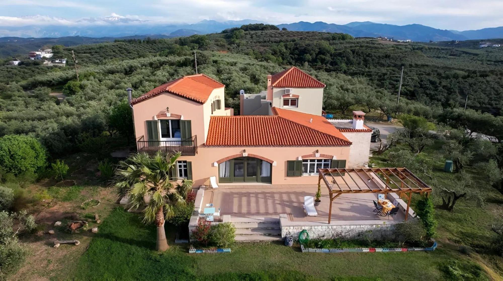 Villa Magea- Rustic Style Picturesque Cretan *