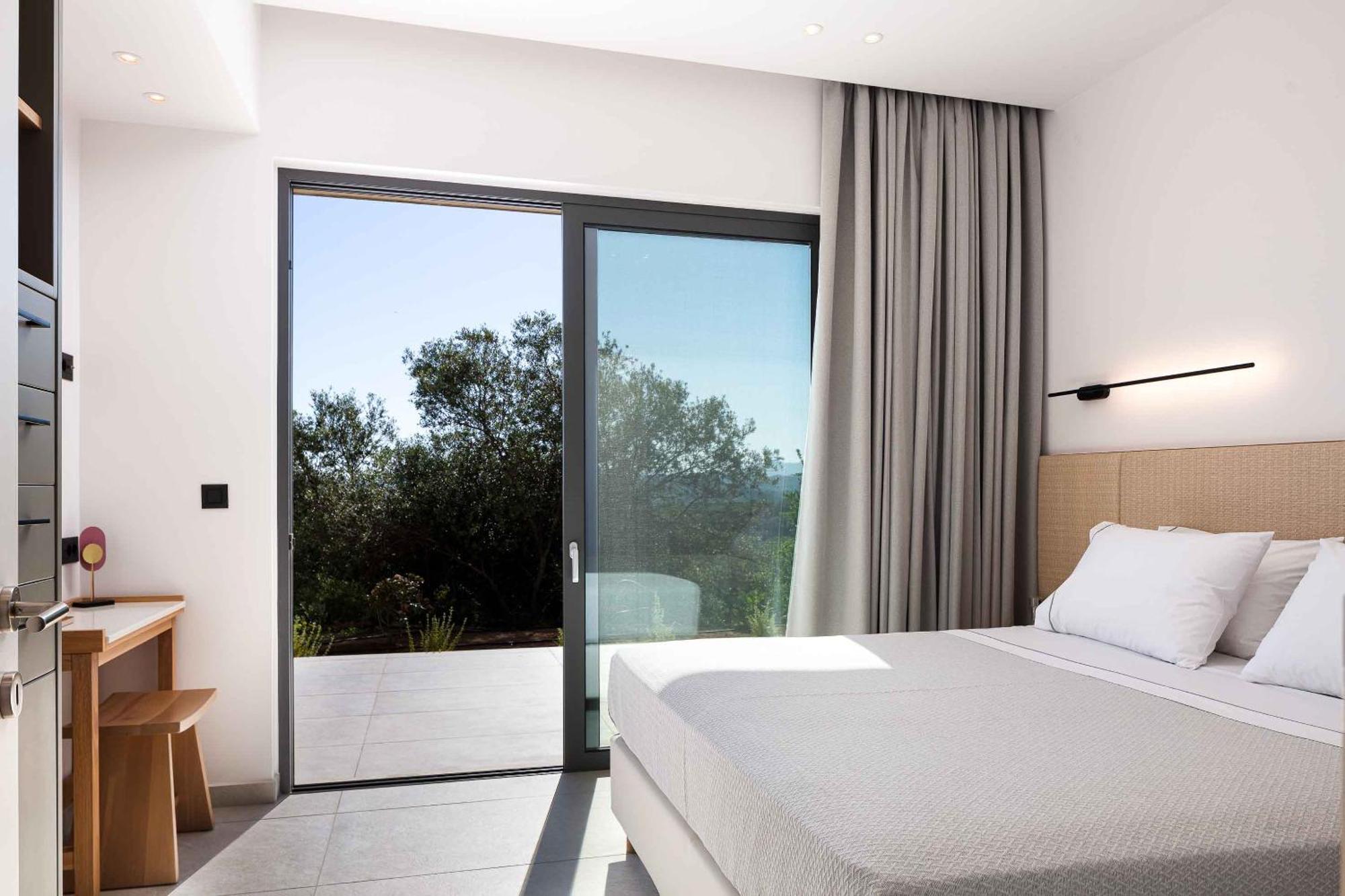 Aglaea I Saltwater Pool & Amazing Seaview! Chania (Crete)