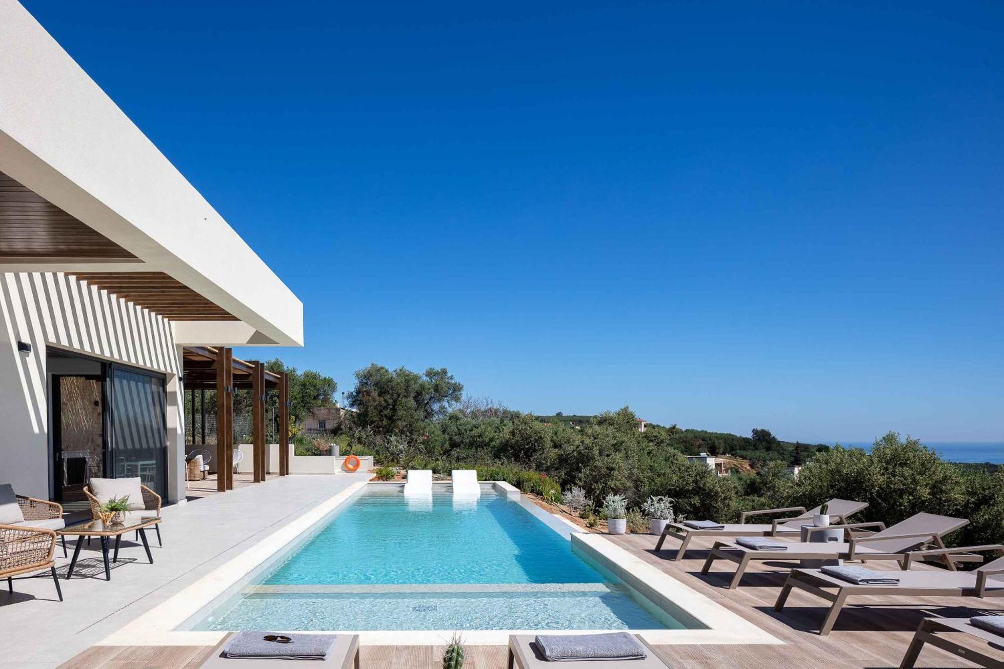 Aglaea I Saltwater Pool & Amazing Seaview!