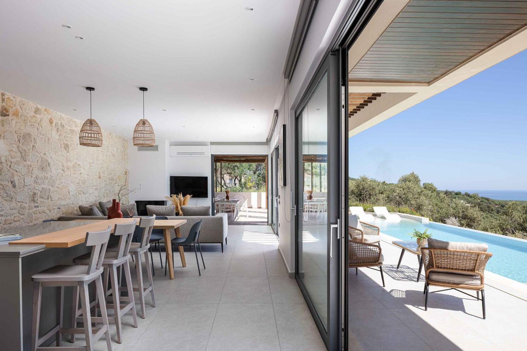 Aglaea I Saltwater Pool & Amazing Seaview!
