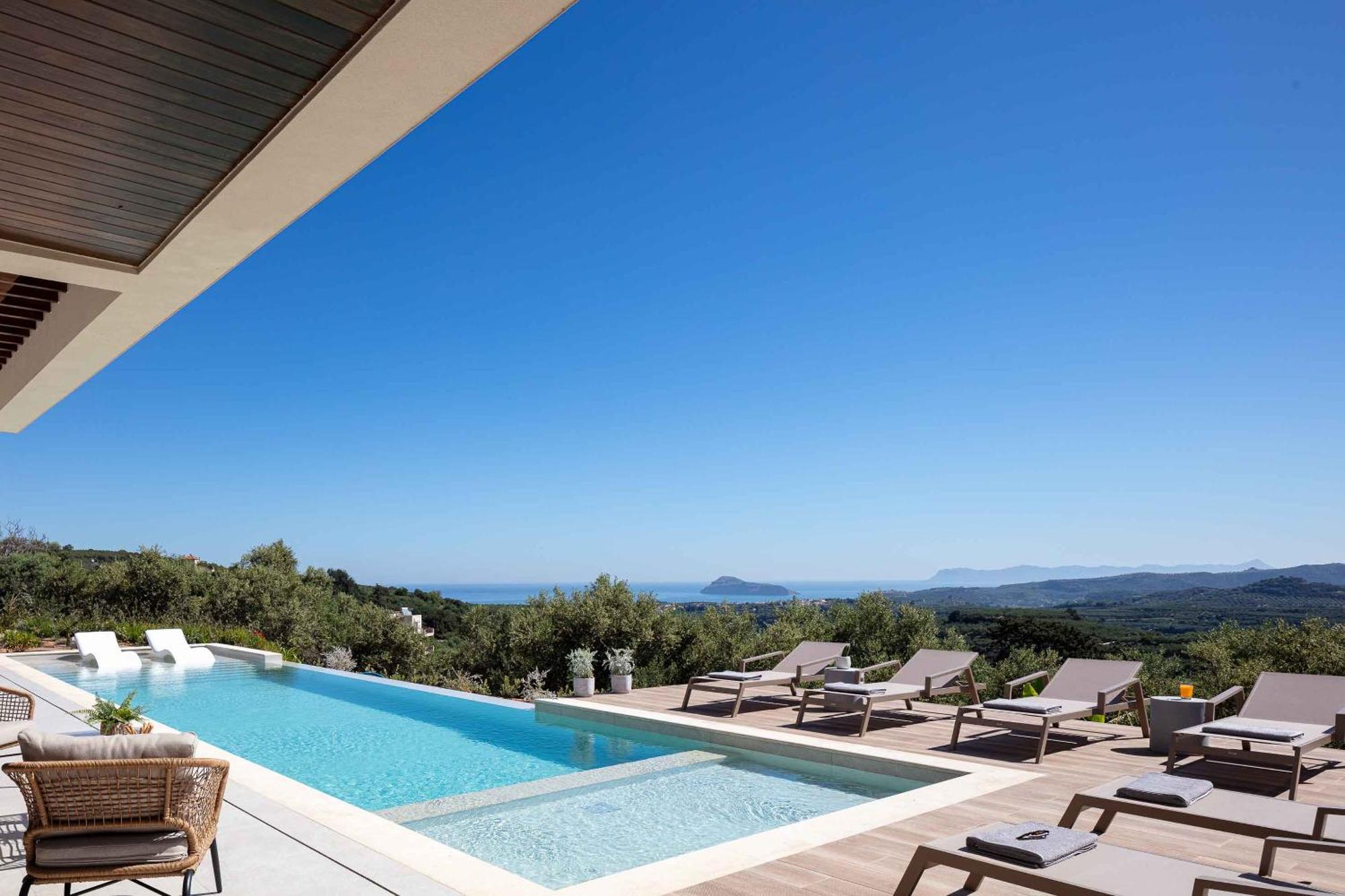 Aglaea I Saltwater Pool & Amazing Seaview!