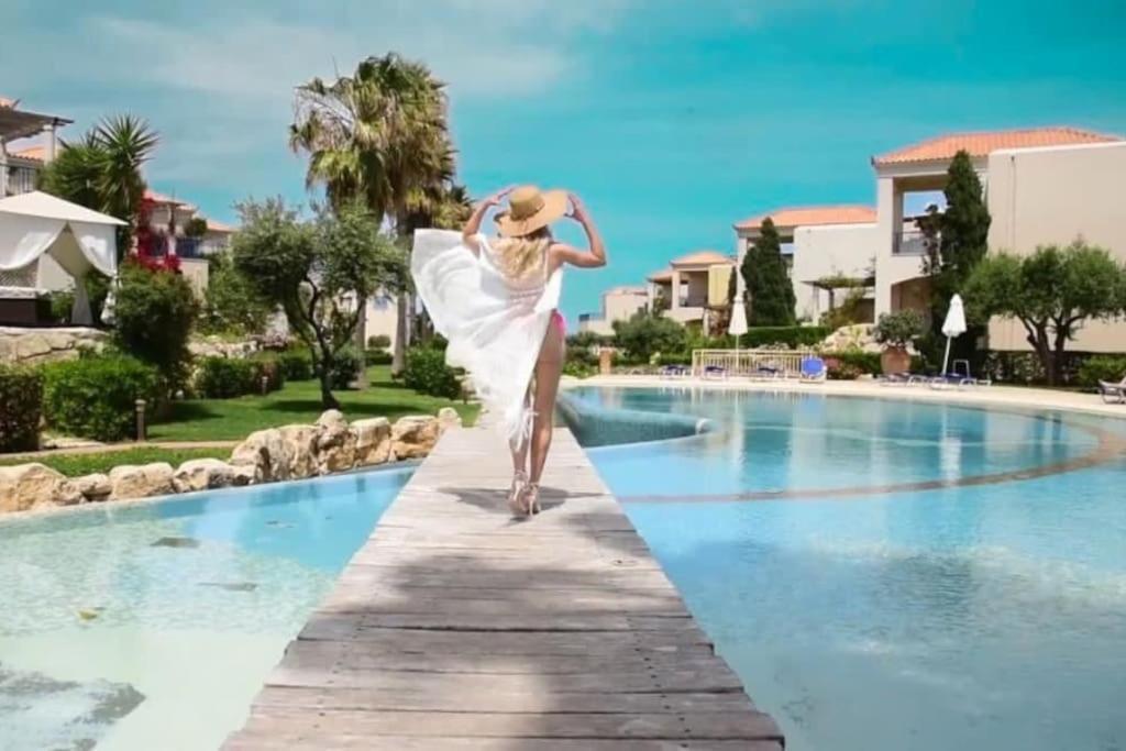 Apartment Elias 3-bedroom On The Beach With Pool Chania (Crete)