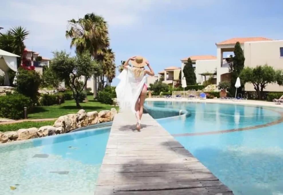 Apartment Elias 3-bedroom On The Beach With Pool *