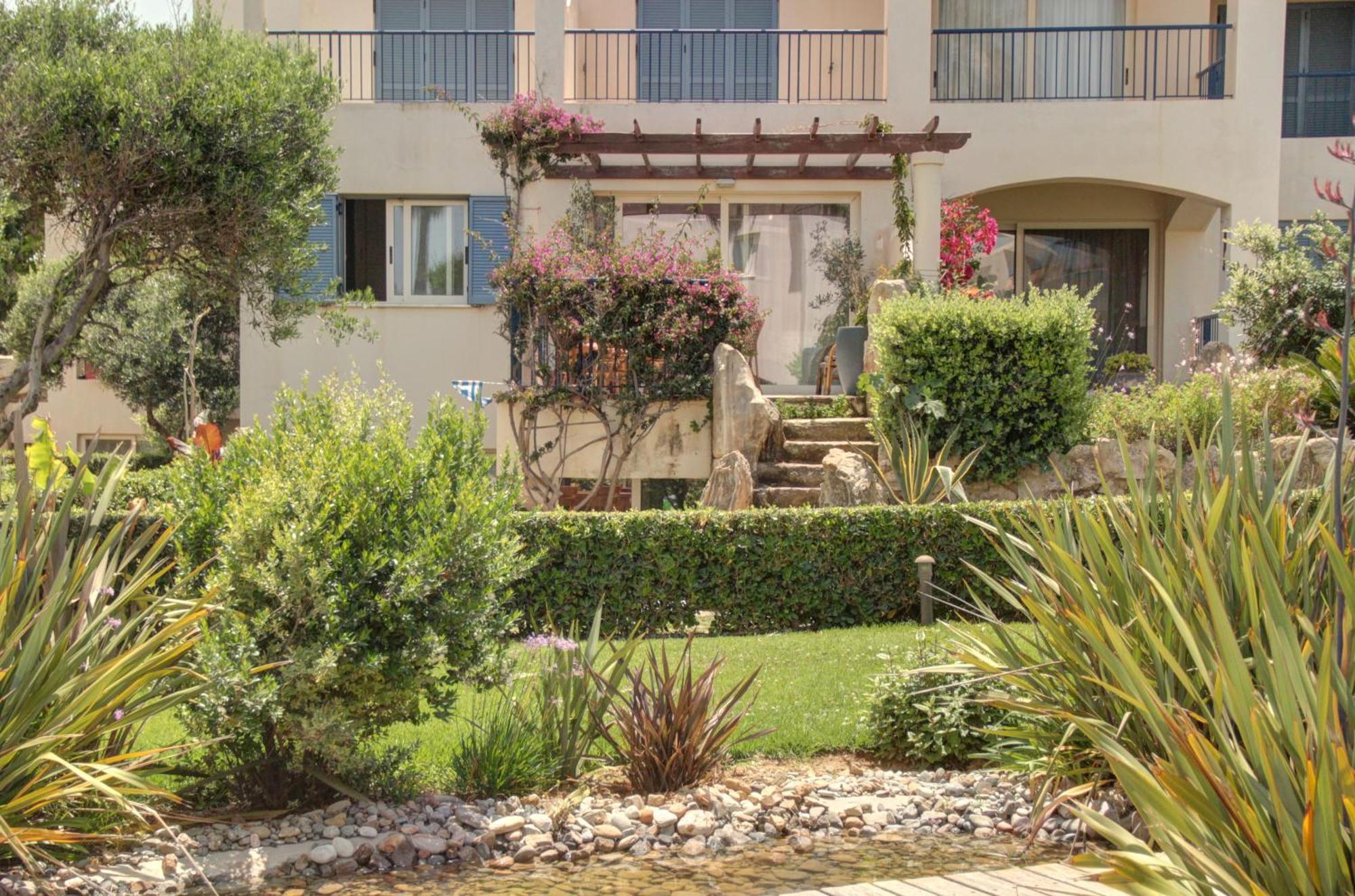 Apartment Elias 3-bedroom On The Beach With Pool *