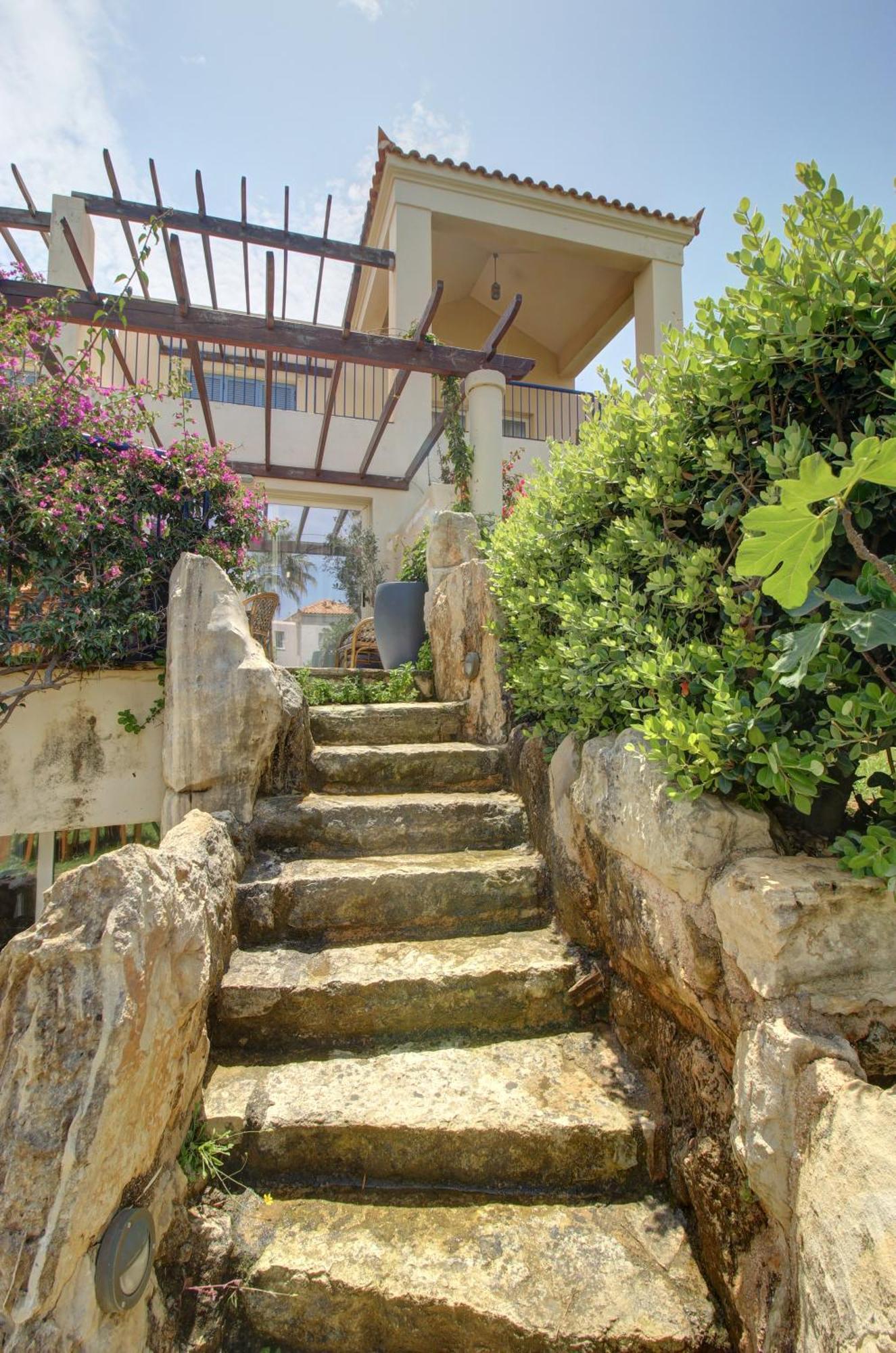 Apartment Elias 3-bedroom On The Beach With Pool *