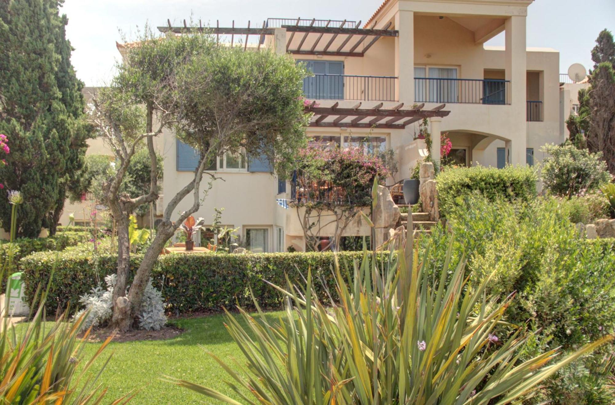 Apartment Elias 3-bedroom On The Beach With Pool
