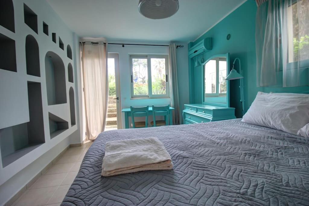 Apartment Elias 3-bedroom On The Beach With Pool