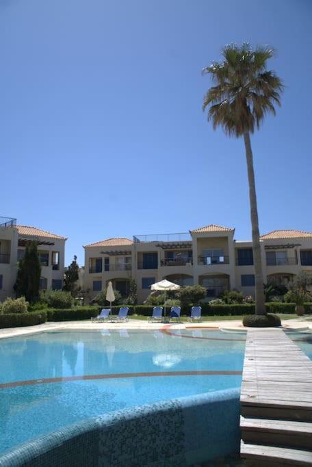 Apartment Elias 3-bedroom On The Beach With Pool