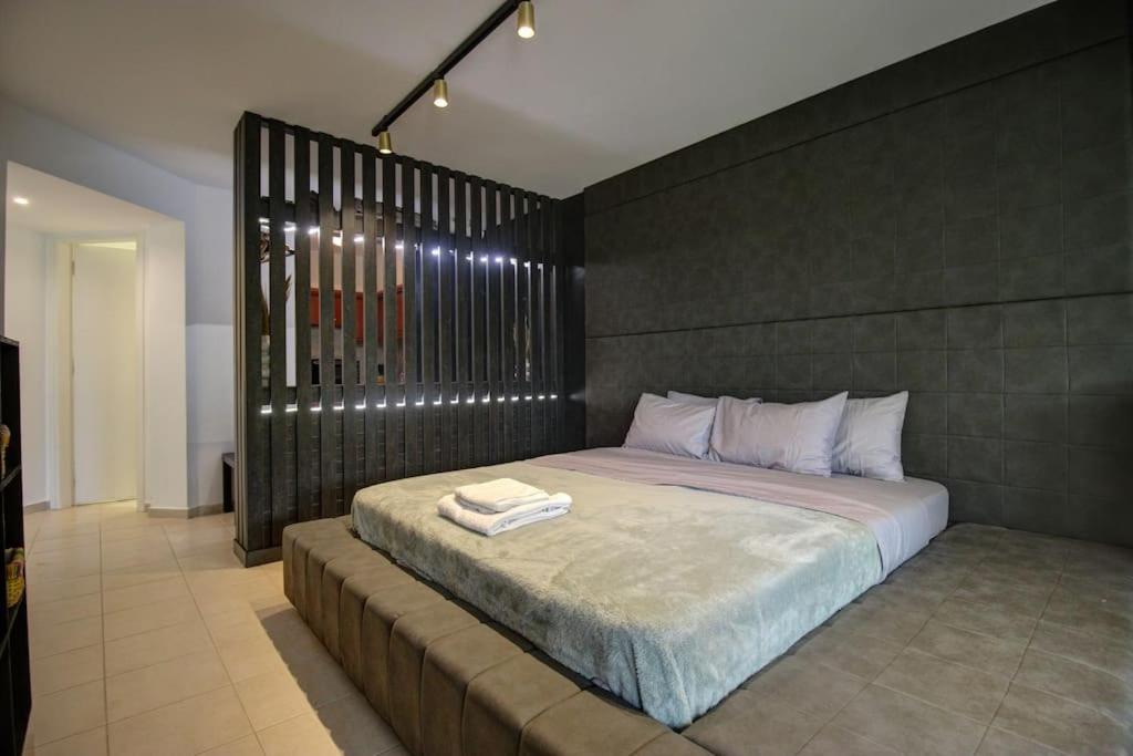 Elias 3-bedroom On The Beach With Pool Chania (Crete)