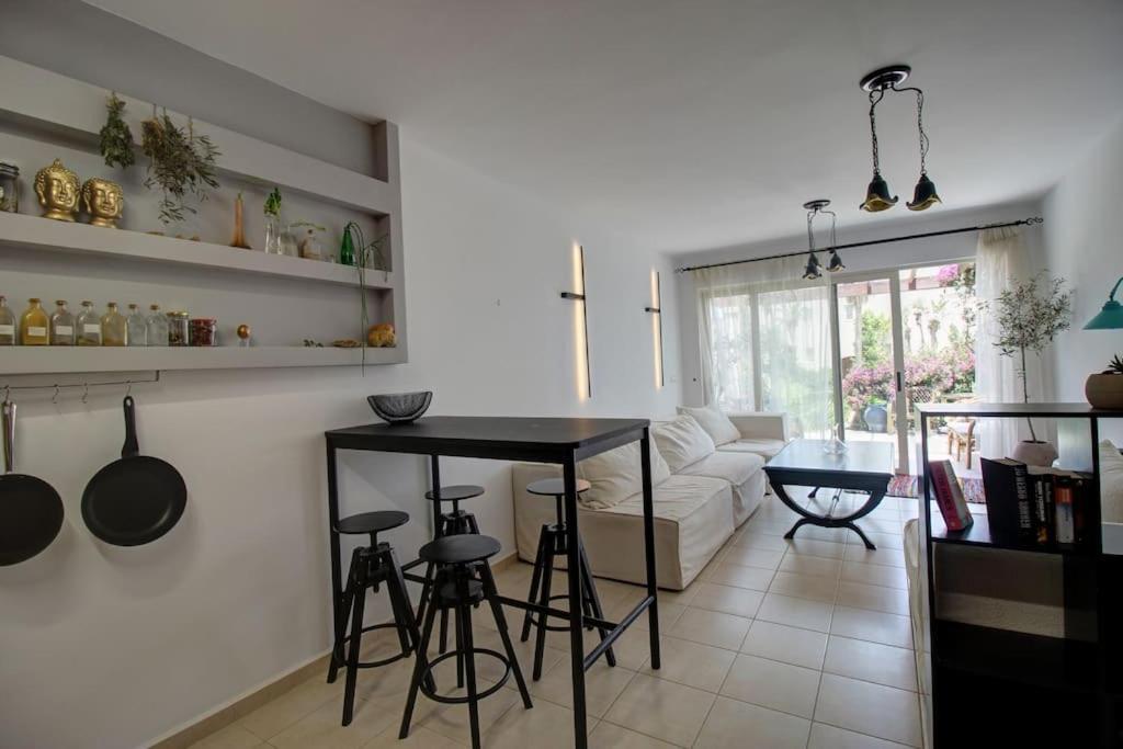 Elias 3-bedroom On The Beach With Pool