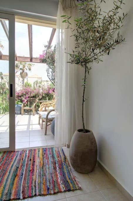 Apartment Elias 3-bedroom On The Beach With Pool Chania (Crete)