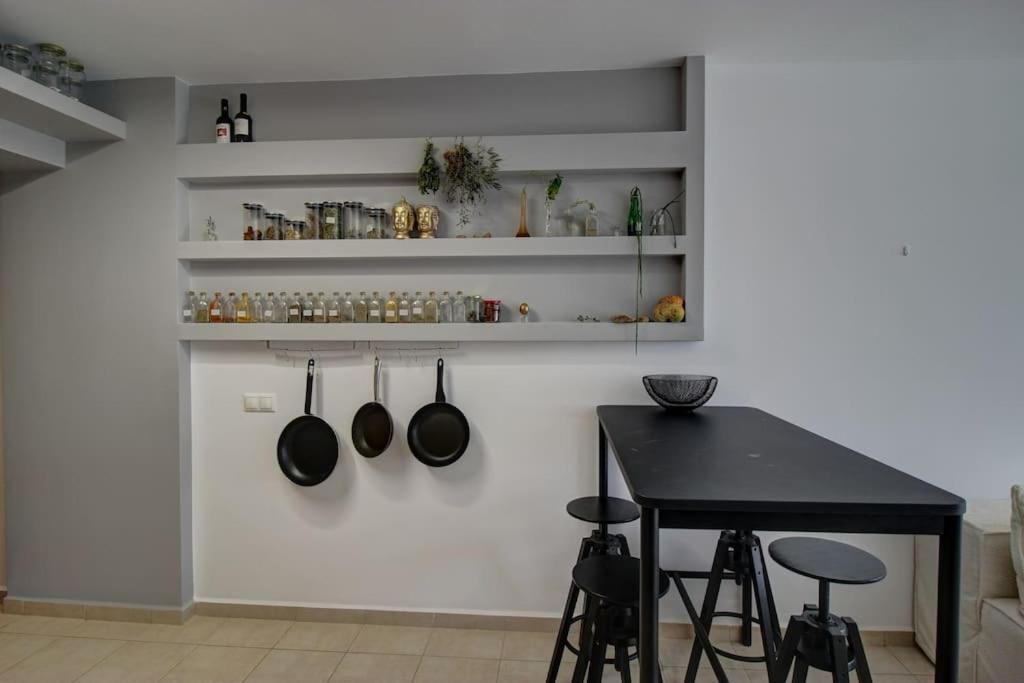 Elias 3-bedroom On The Beach With Pool Chania (Crete)