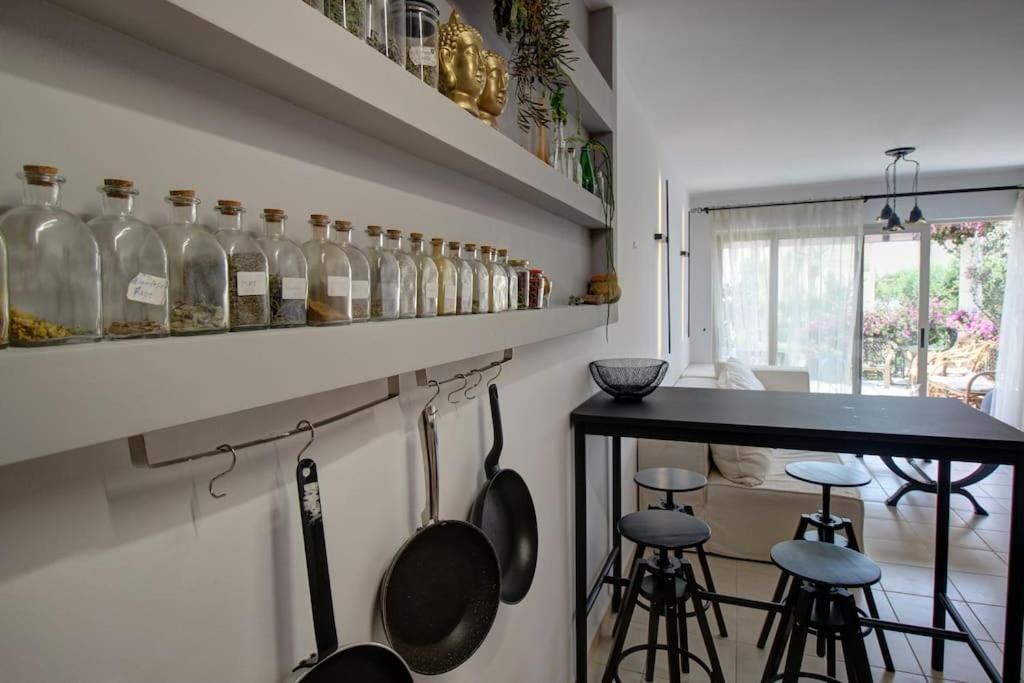 Elias 3-bedroom On The Beach With Pool Chania (Crete)
