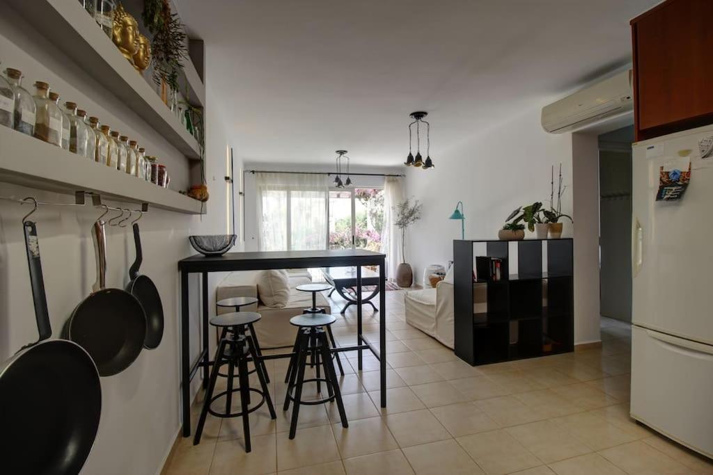 Elias 3-bedroom On The Beach With Pool