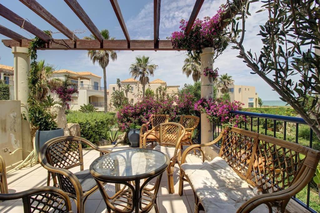 Apartment Elias 3-bedroom On The Beach With Pool Chania (Crete)