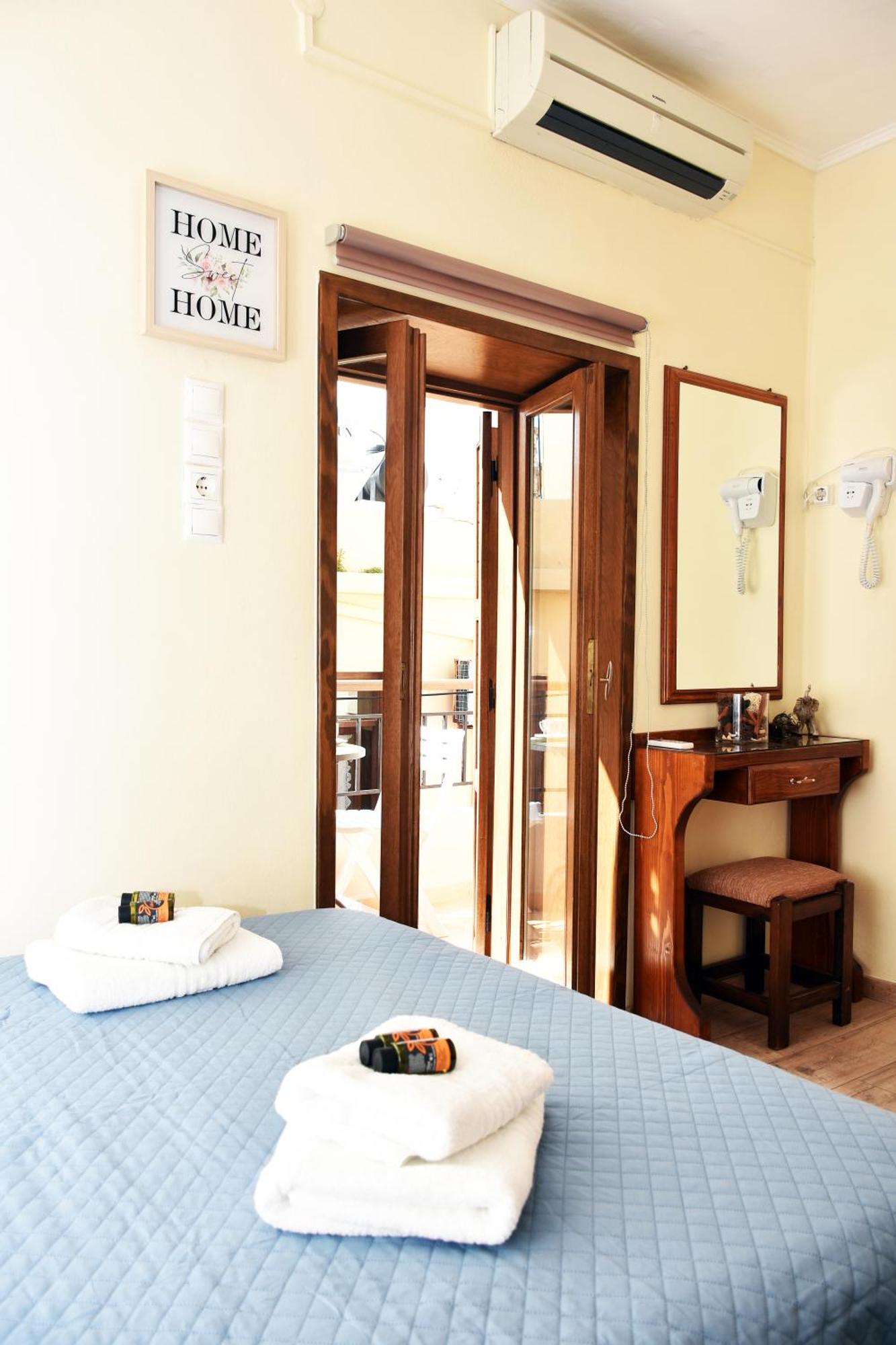 Kostas House, Old Venetian Harbor Chania Apartment *