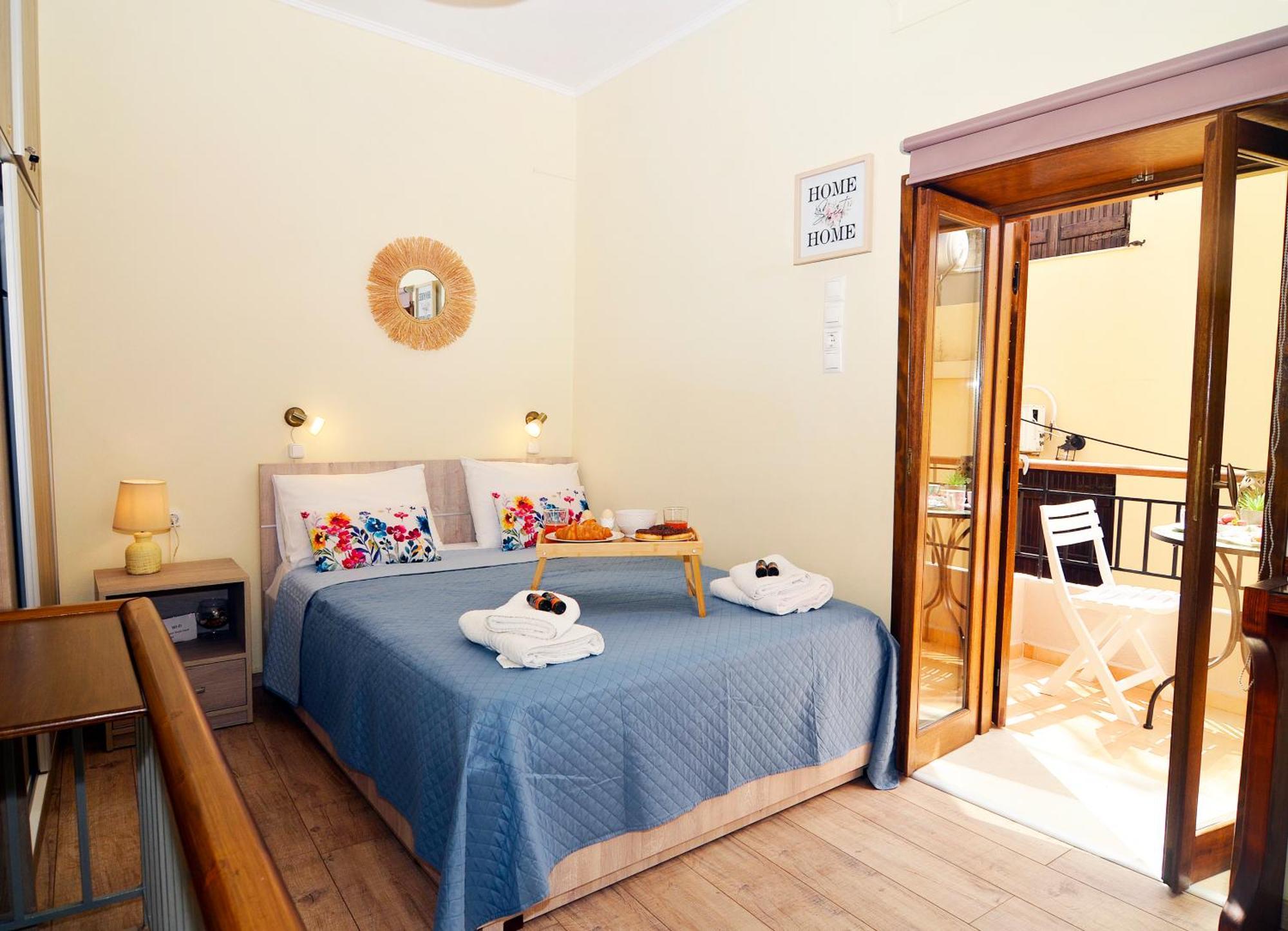 Kostas House, Old Venetian Harbor Chania Apartment