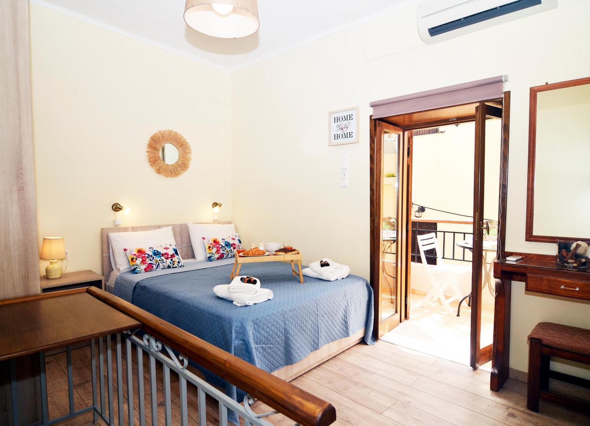Kostas House, Old Venetian Harbor Chania Apartment *