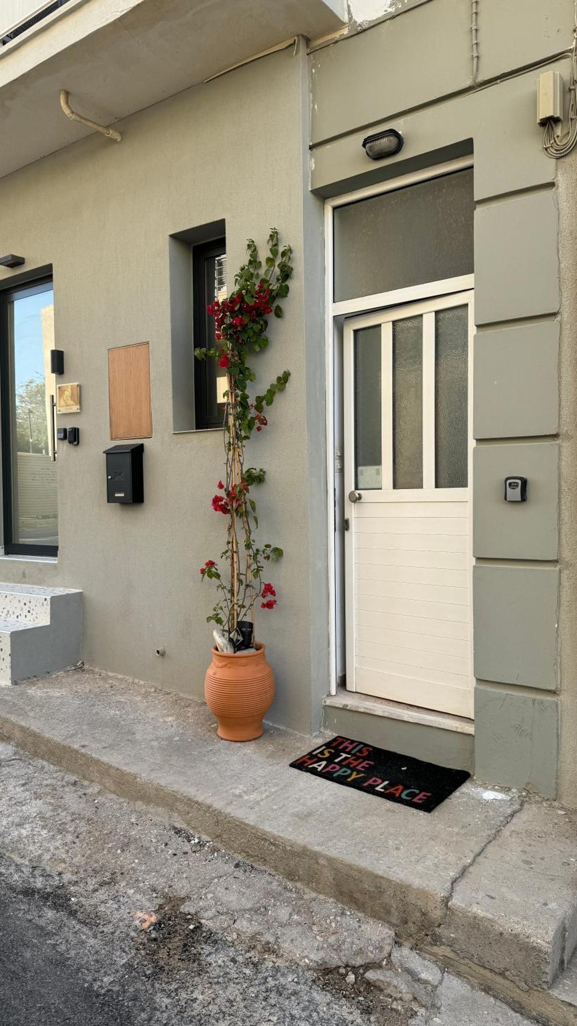 Ilios And Nero Apartment