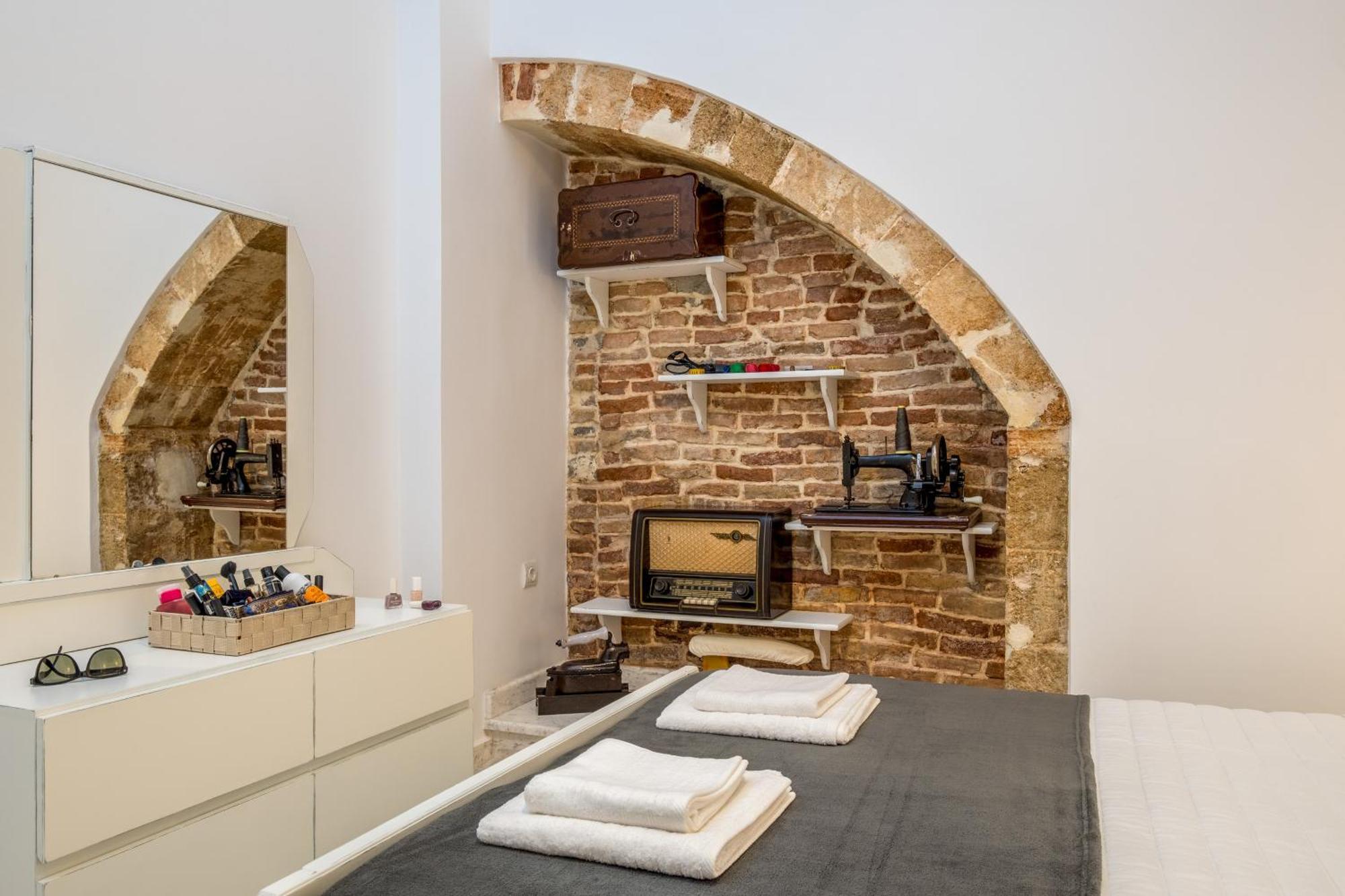 Tailor Made, 3-bedroom In Chania Apartment *