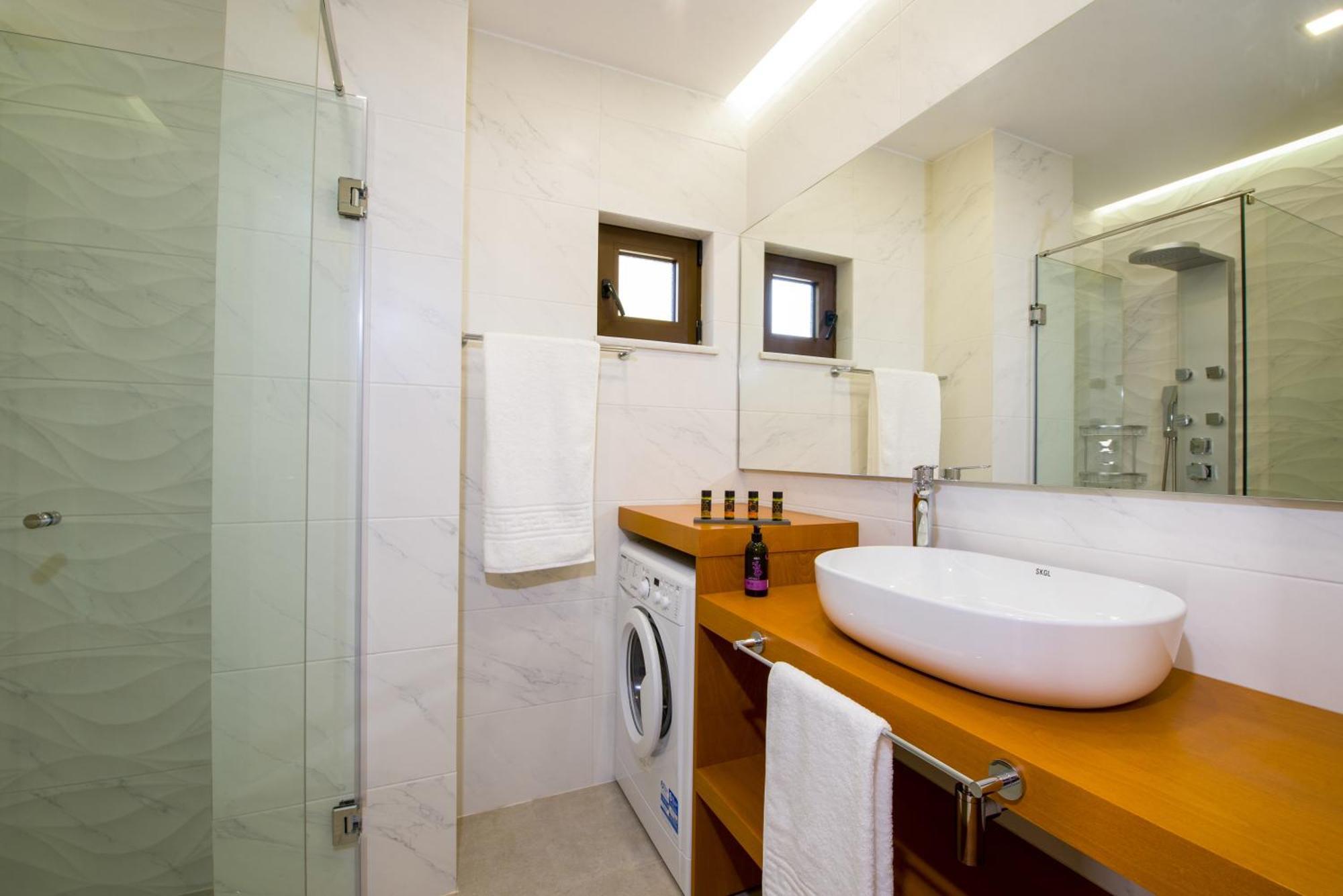 Aretousa Apartment *