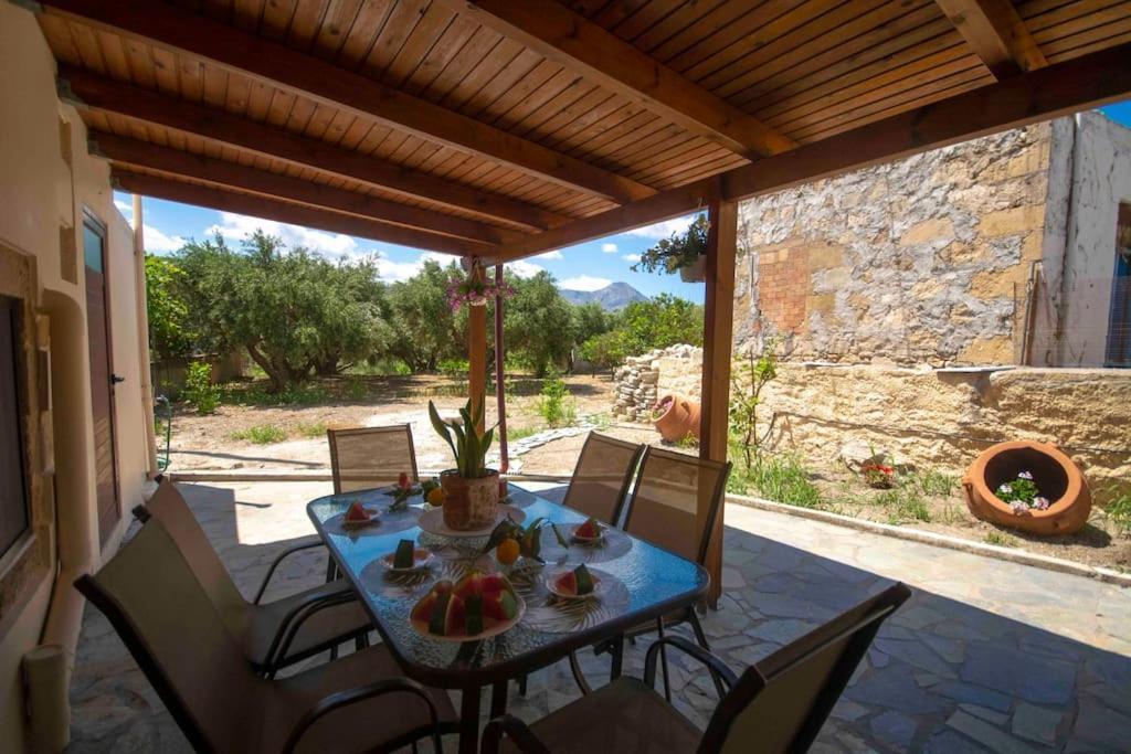 Skaros Holiday home *