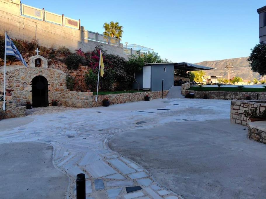 Nina * Chania (Crete)