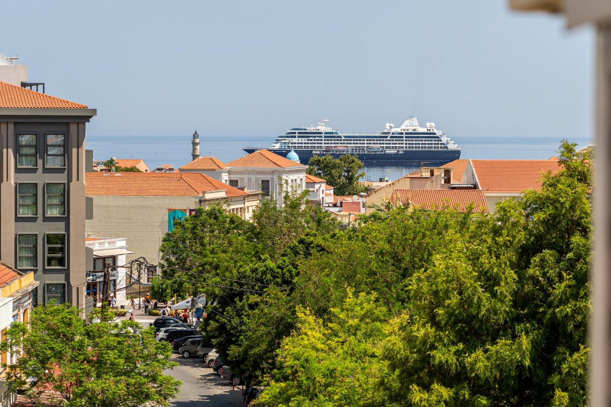 Uplevel Apartment, & Sea View Next To Old Port Chania (Crete)