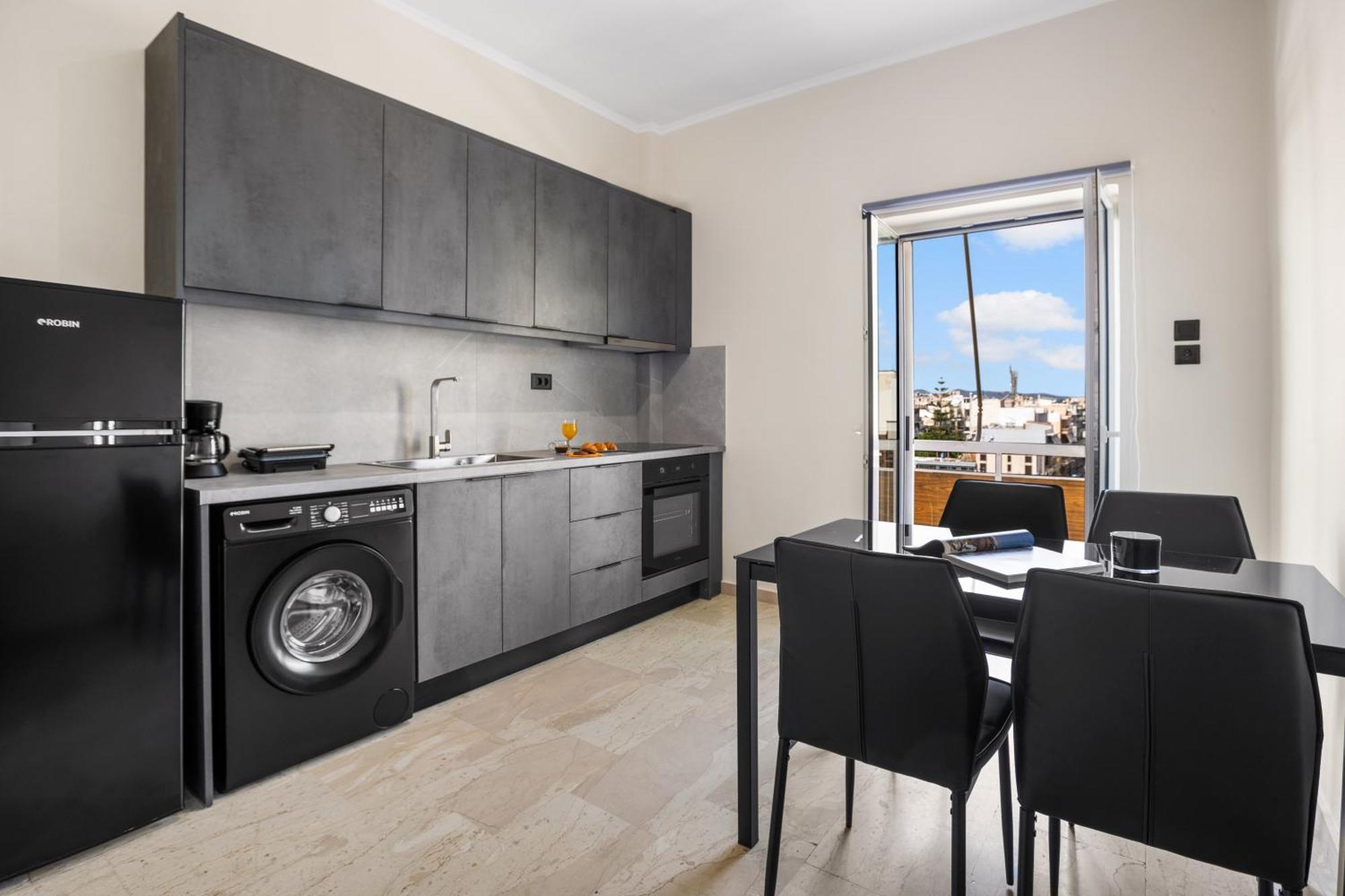 Uplevel Apartment, & Sea View Next To Old Port