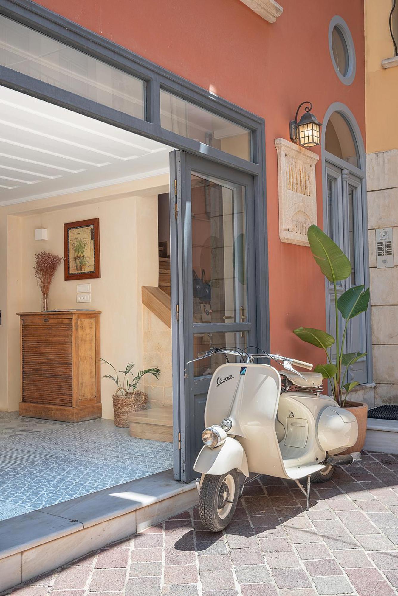Vranas Ambiance * Chania (Crete)