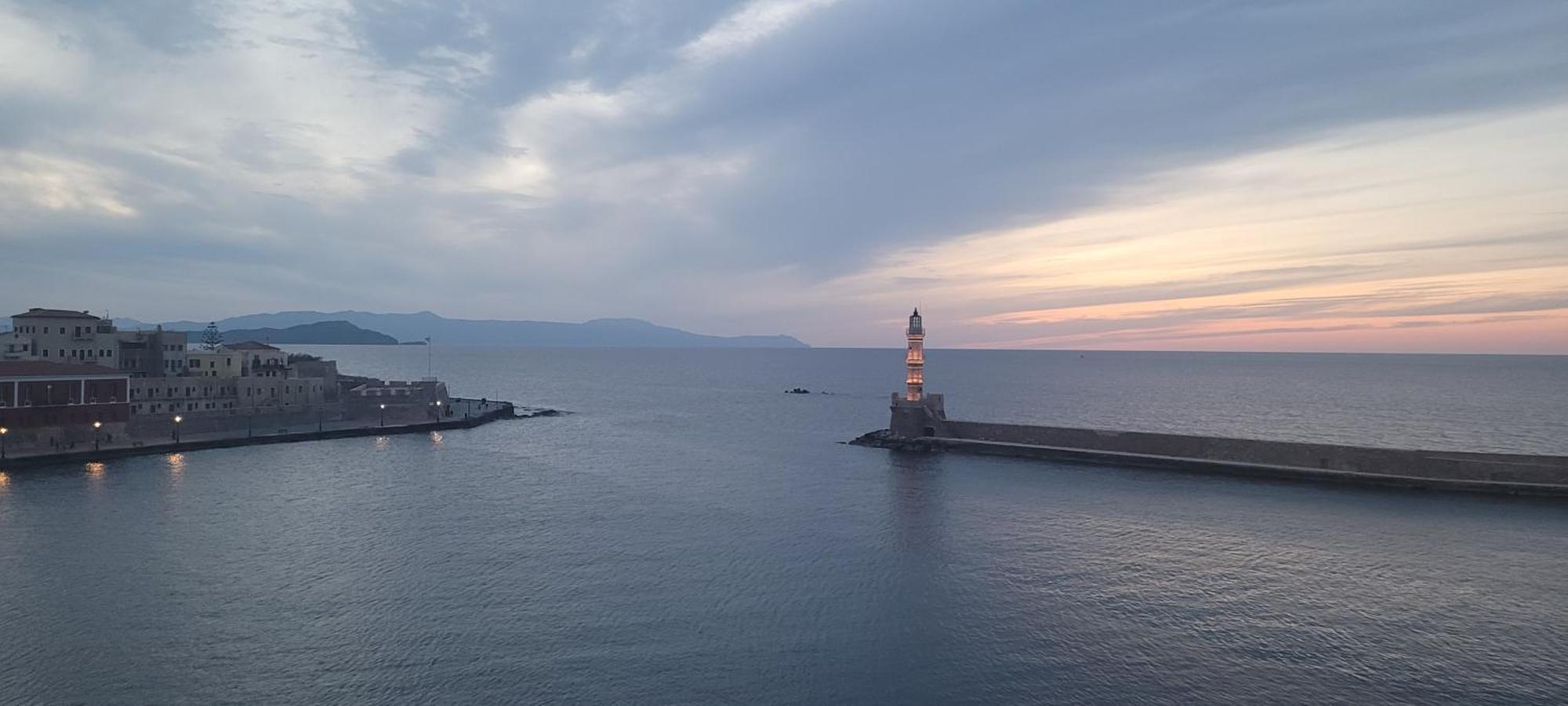 Old Town Loft With Sea View Roof Terrace And Private Parking * Chania (Crete)