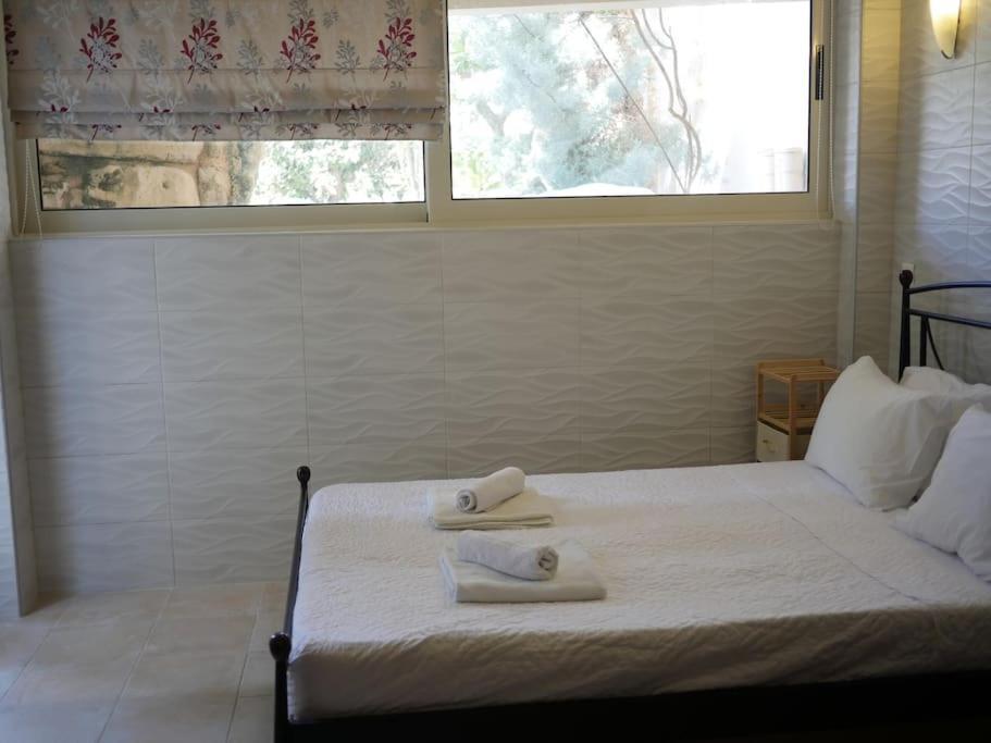 Casseiopia 5 Bedroom On With Pool Chania (Crete)