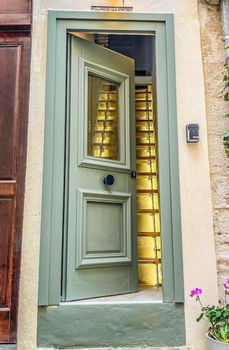 Apollona's Boutique *