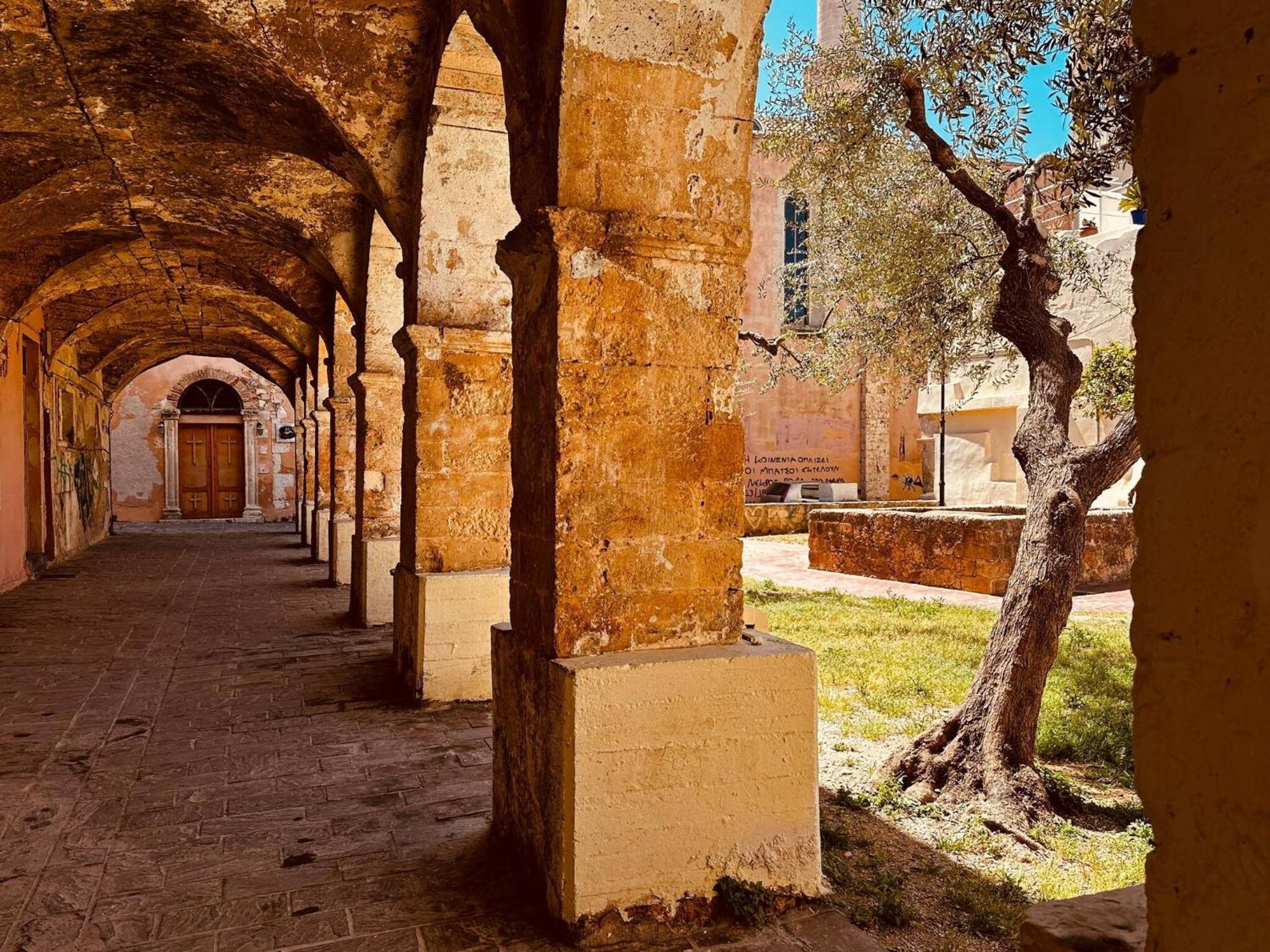 Roussos Place - Next To Splantzia Square - 2bd 2ba Casa de férias Chrissi Akti Chania