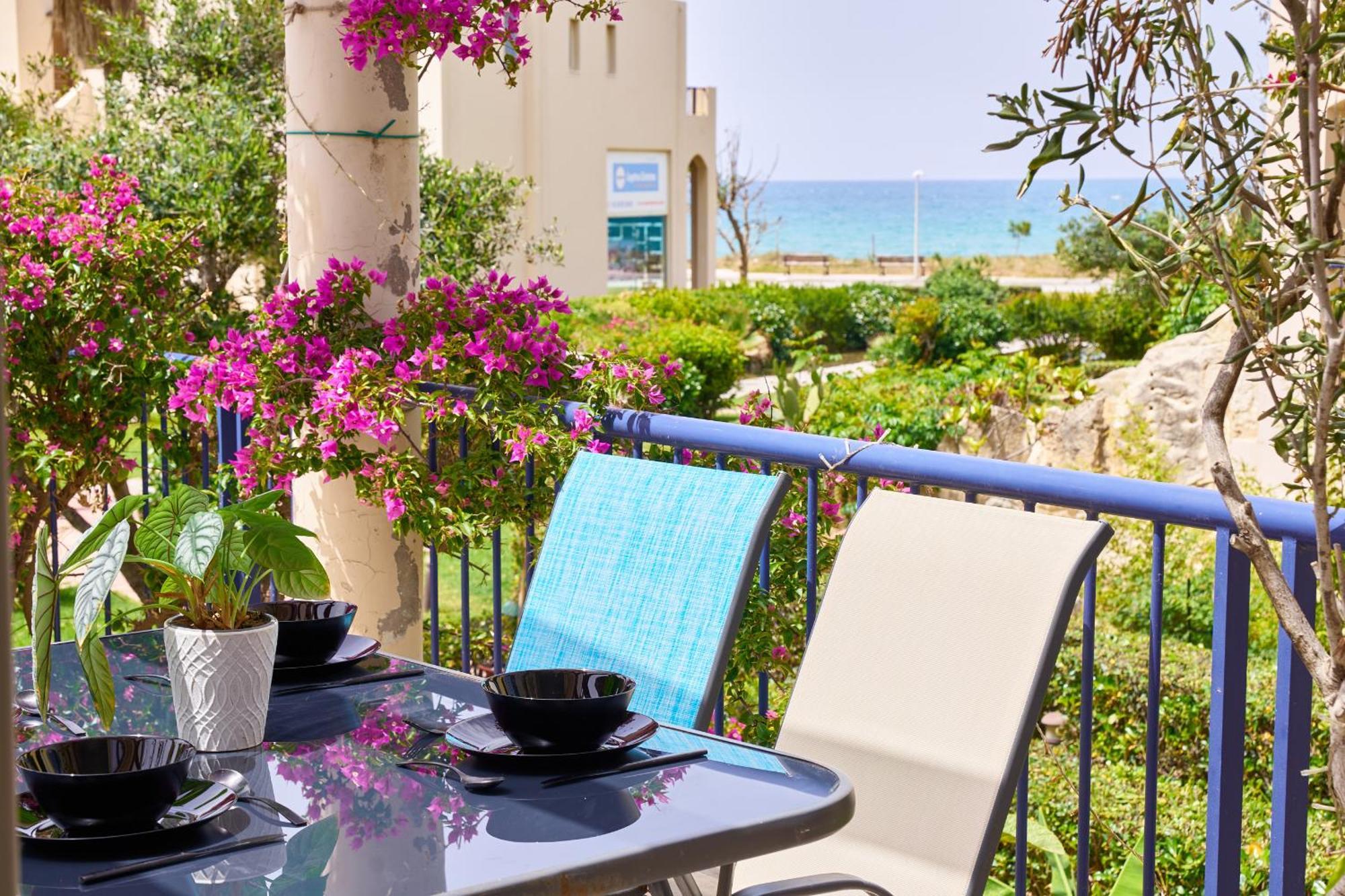 Apartment Elias 3-bedroom On The Beach With Pool