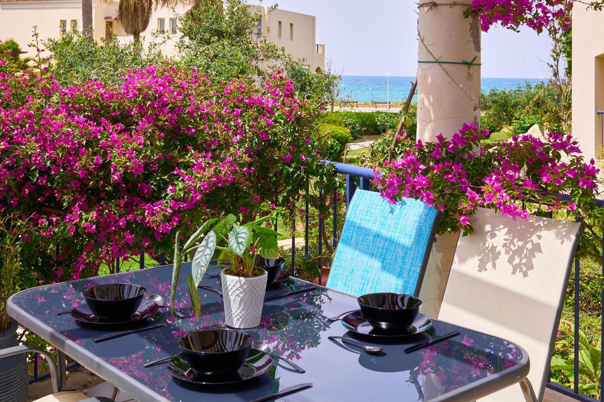 Elias 3-bedroom On The Beach With Pool * Chania (Crete)