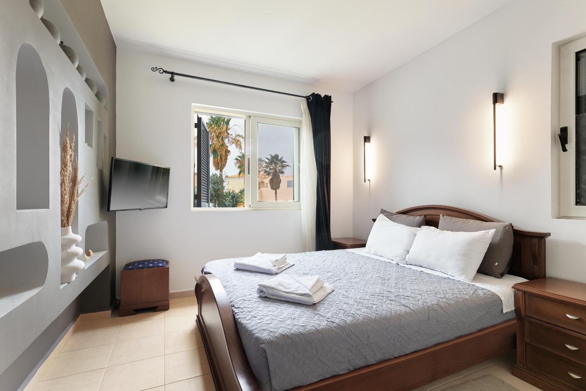 Elias 3-bedroom On The Beach With Pool
