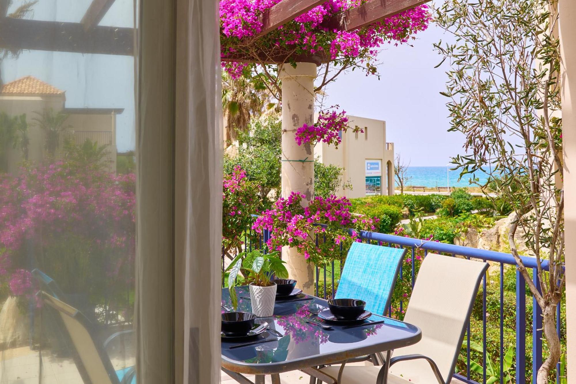 Elias 3-bedroom On The Beach With Pool Apartment Chania (Crete)