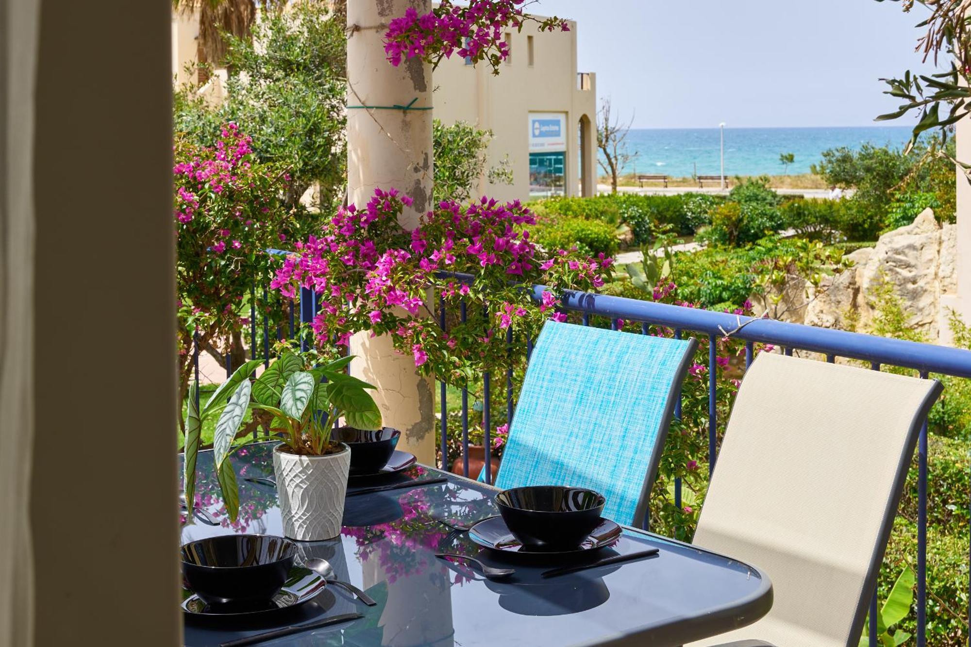 Elias 3-bedroom On The Beach With Pool