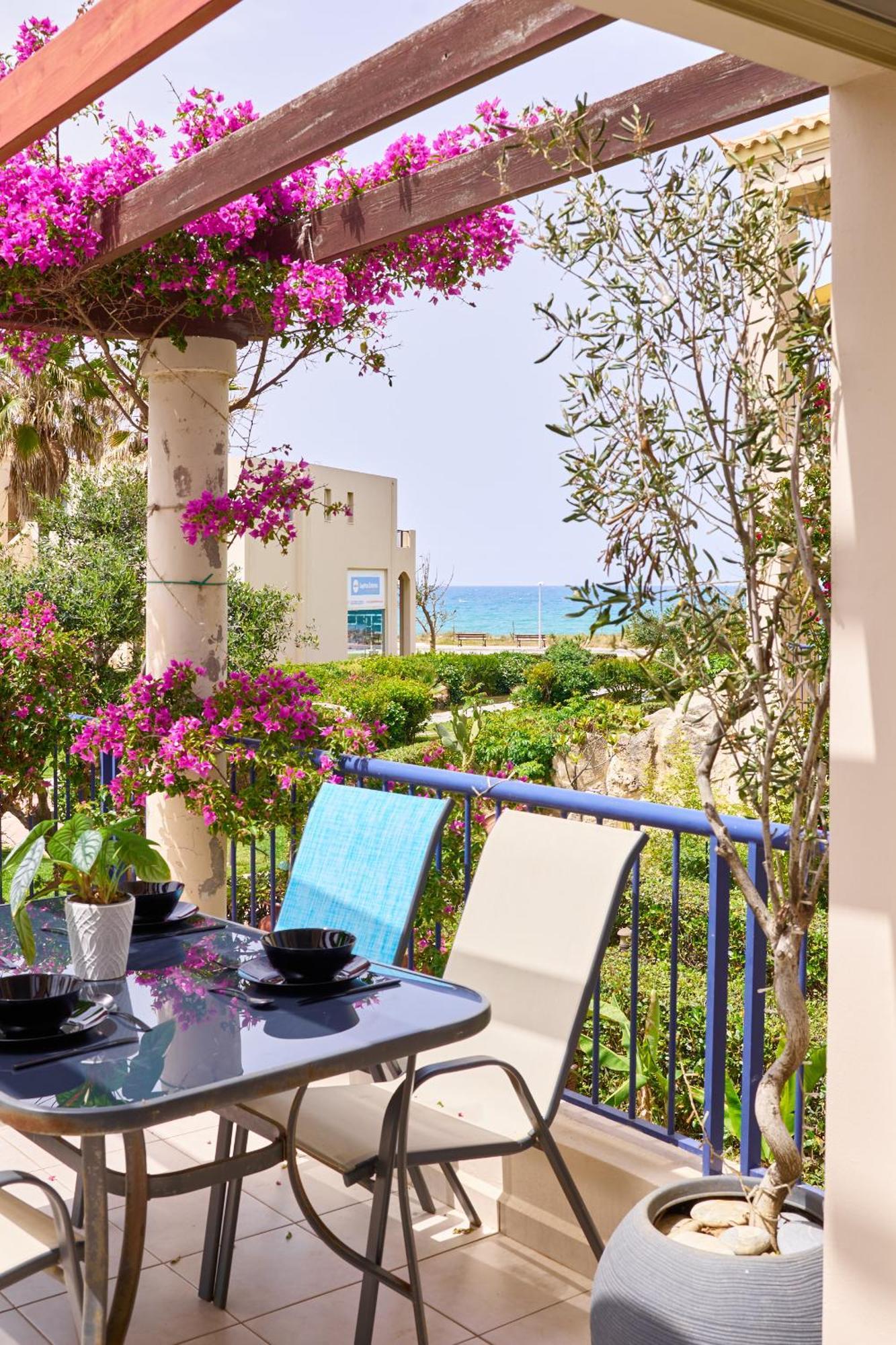 Elias 3-bedroom On The Beach With Pool *