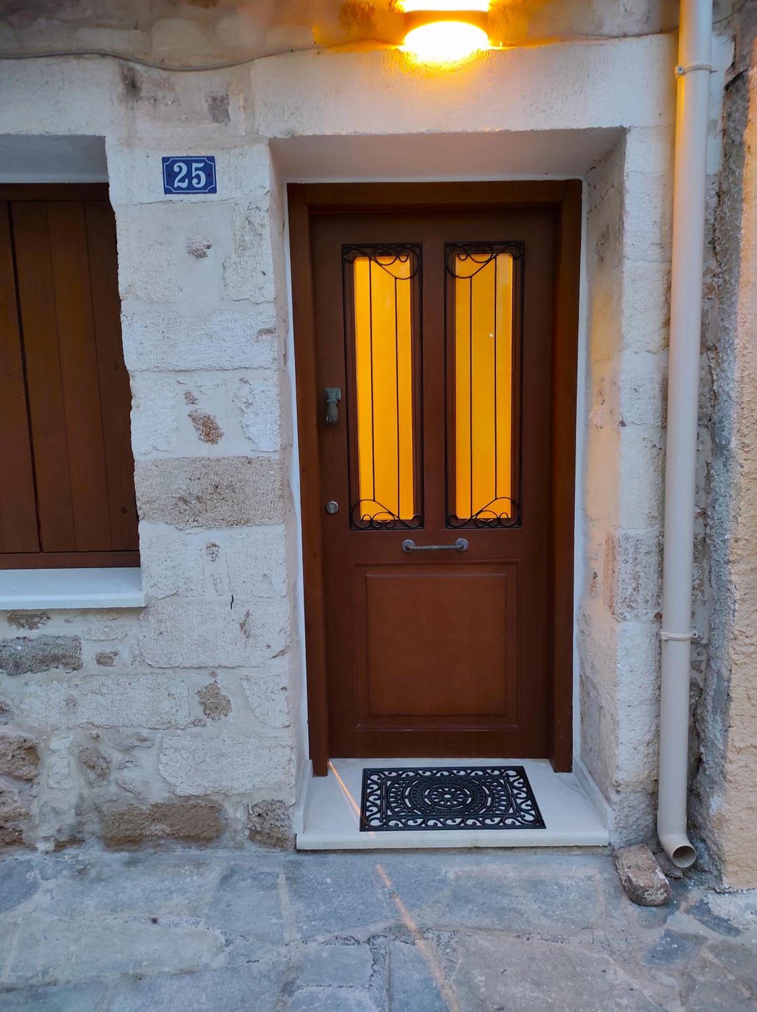 Ploumi Chrissi Akti Chania