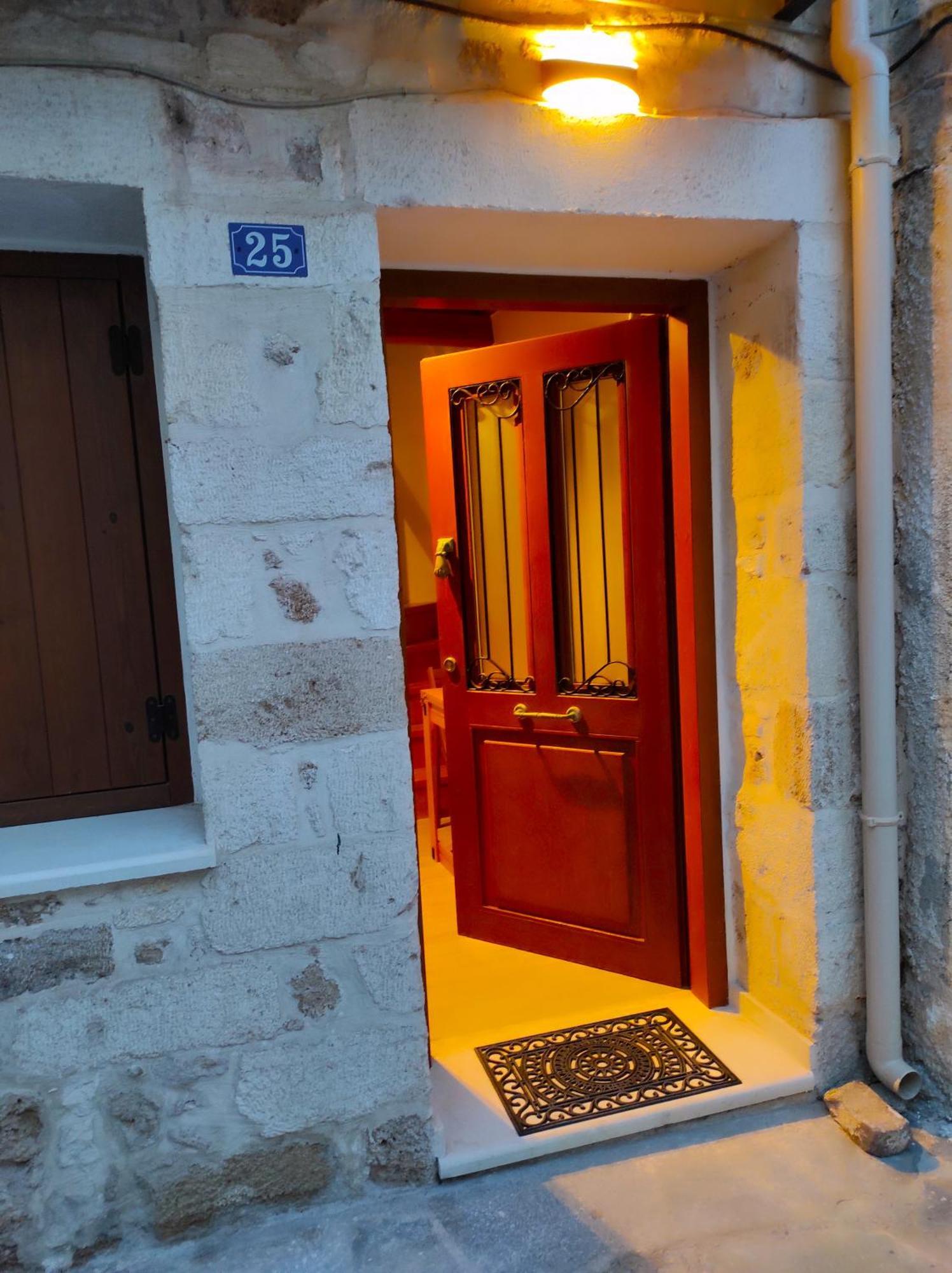 Ploumi Apartamento Chrissi Akti Chania