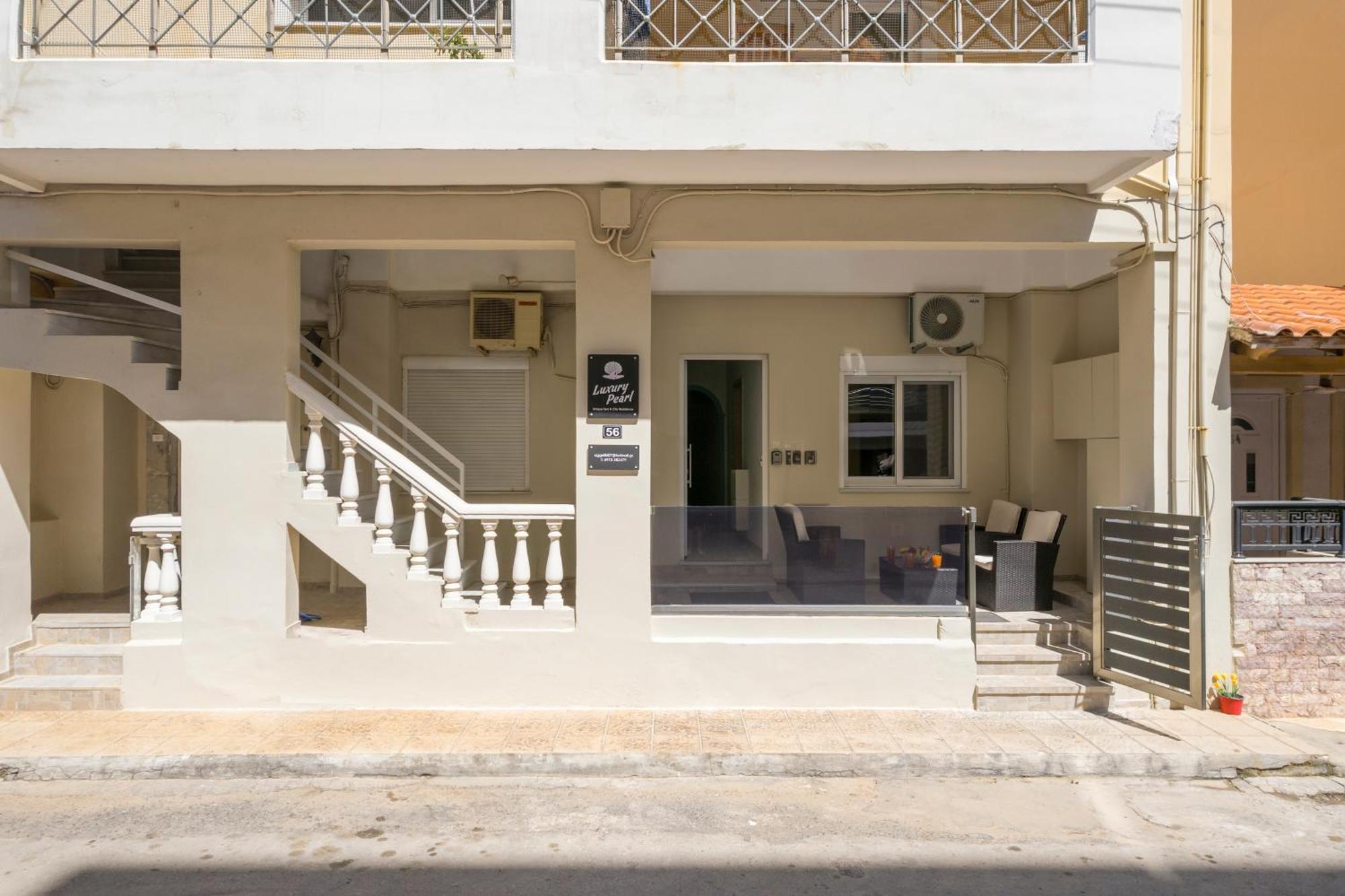 Apartment Luxury Pearl, Steps To The *