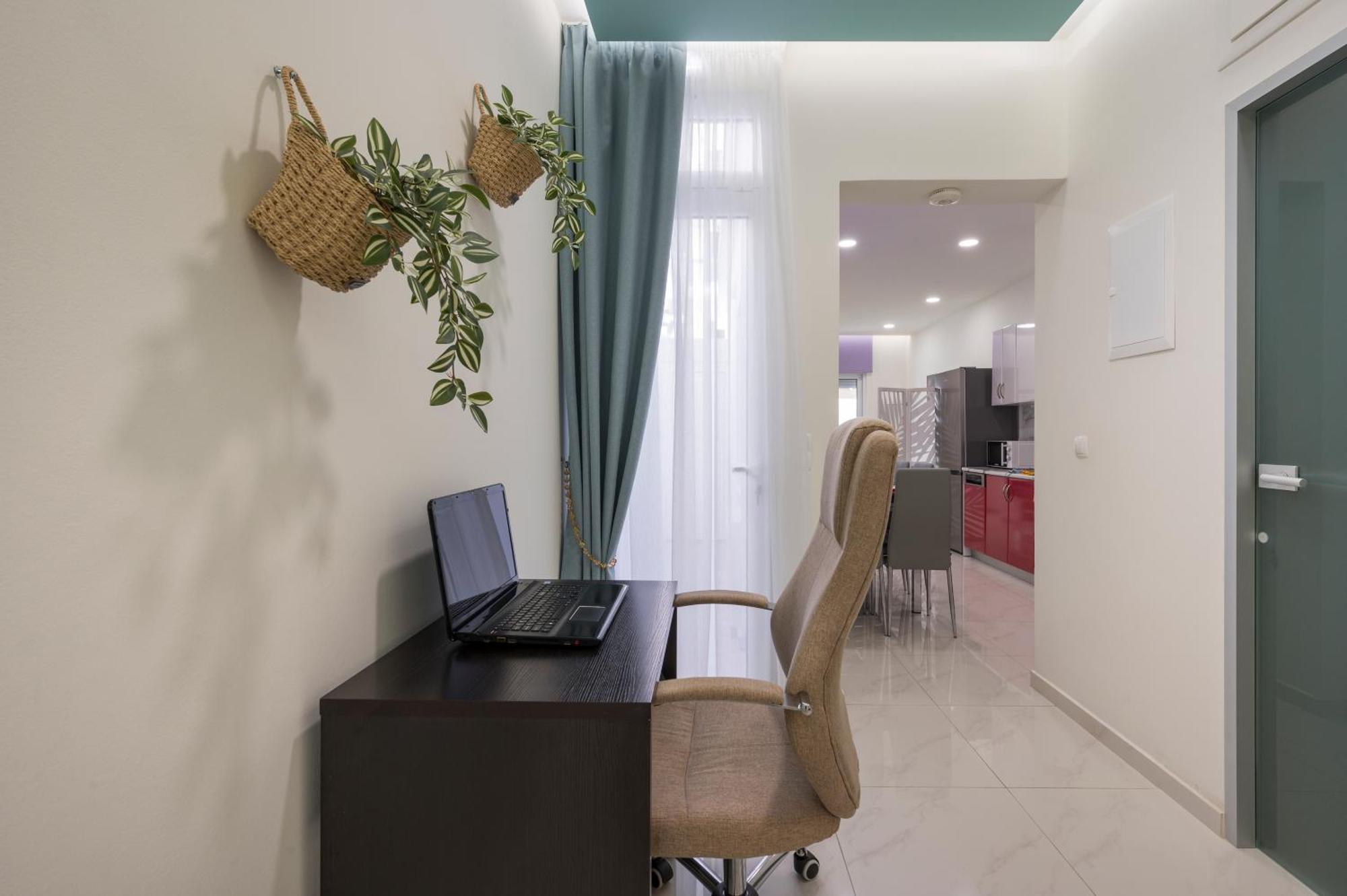 Luxury Pearl, Steps To The Apartment
