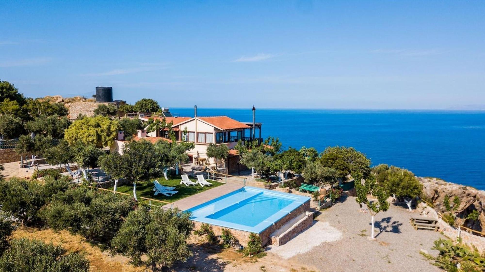 Akrolithos With Private Pool