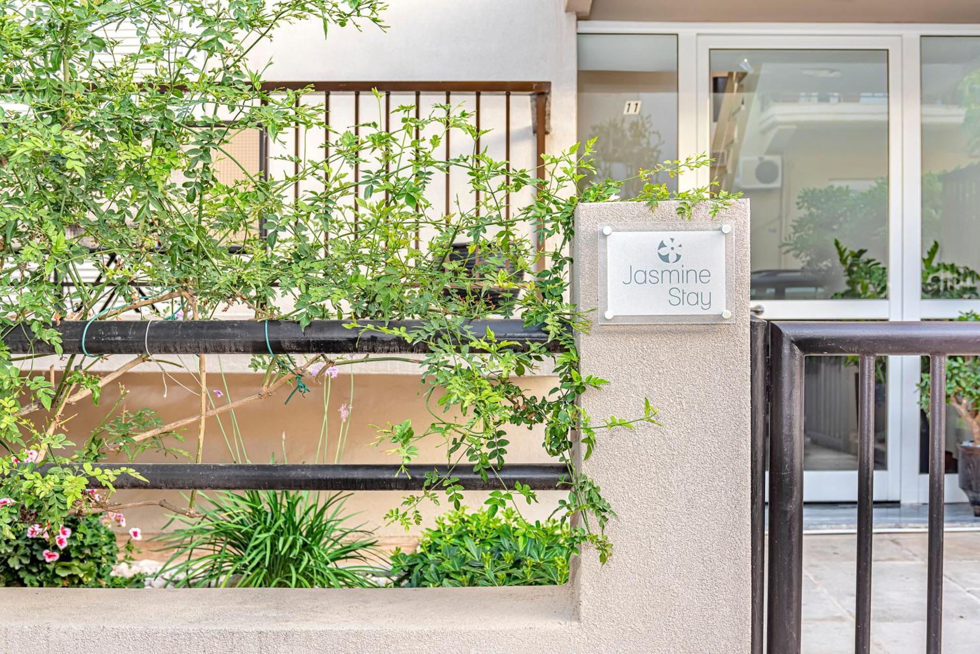 Jasminestay - Two Bedroom With Backyard Apartment
