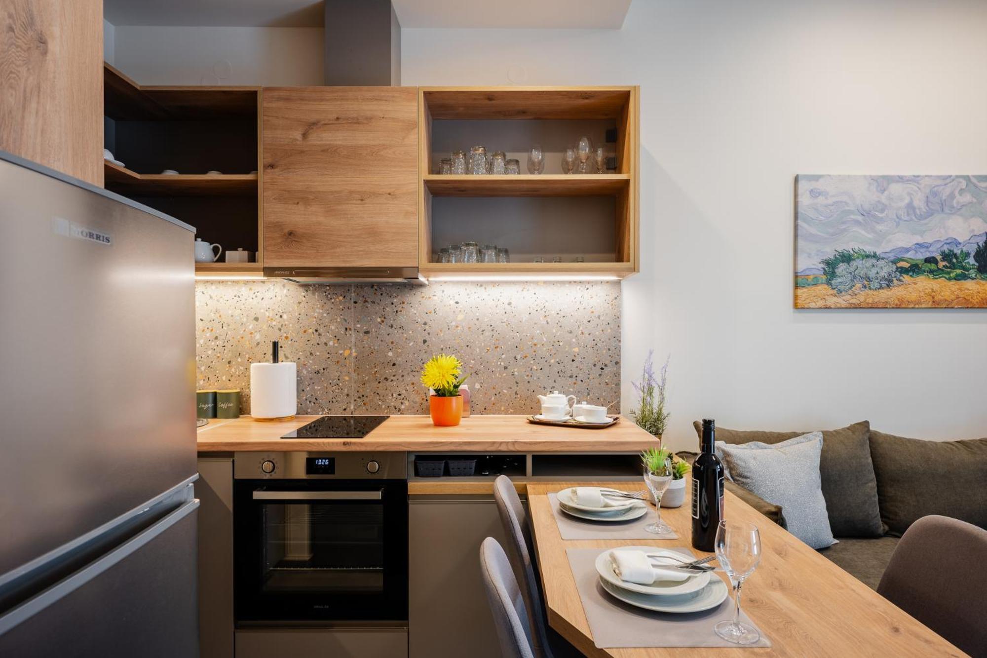 Clio - Newly Renovated With Parking *